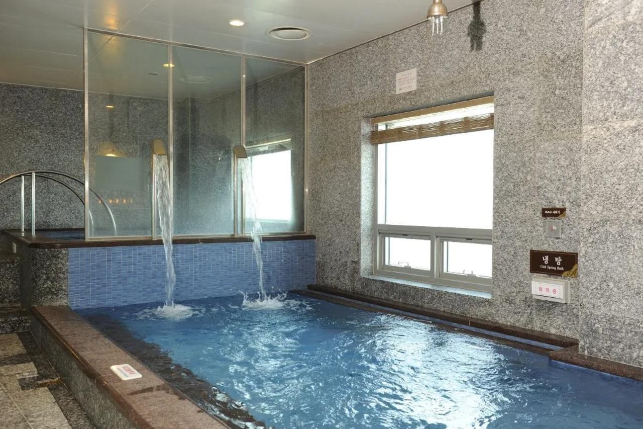 Pineridge Hotel Sokcho Bagian luar foto