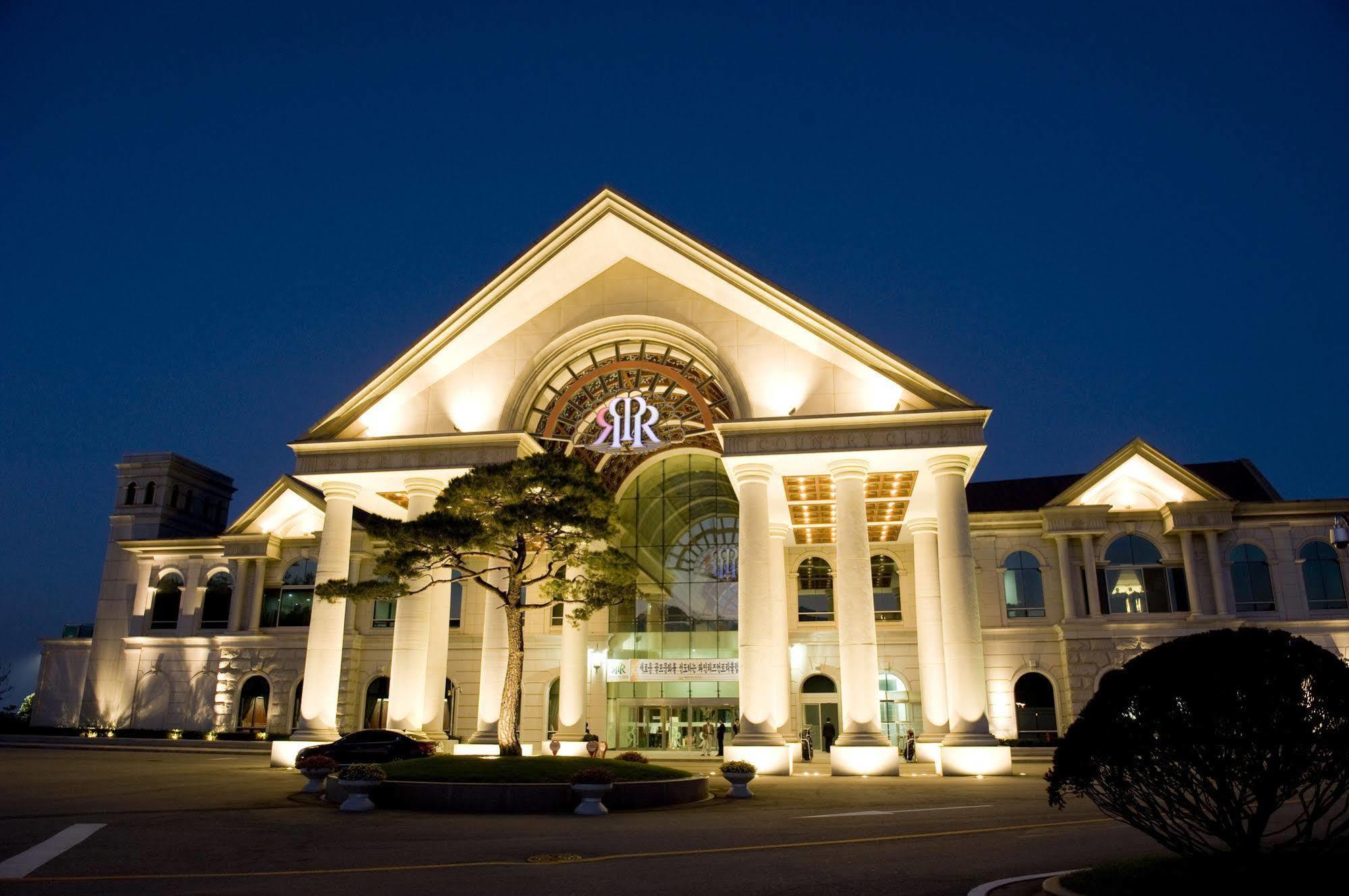 Pineridge Hotel Sokcho Bagian luar foto