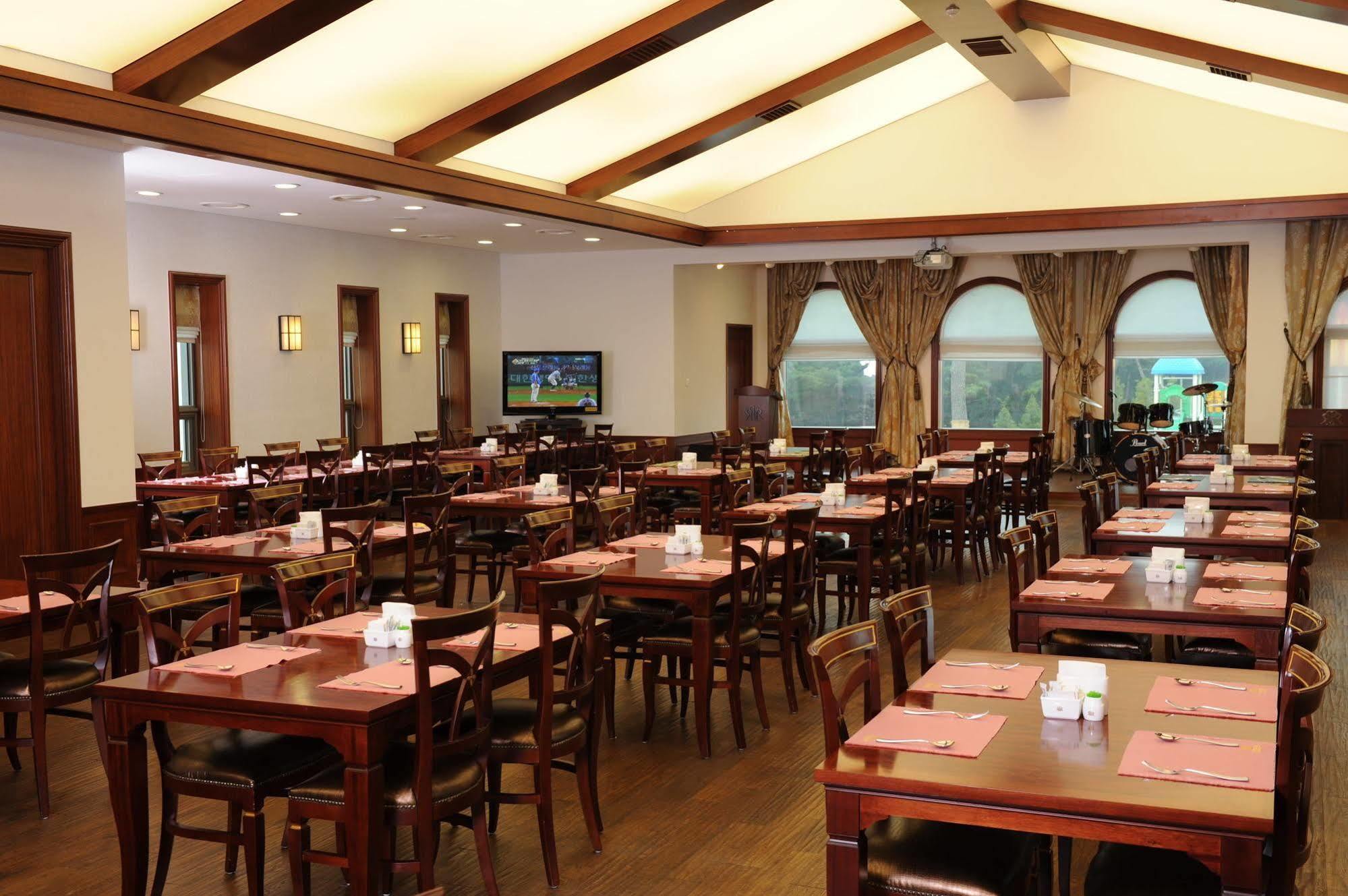 Pineridge Hotel Sokcho Bagian luar foto