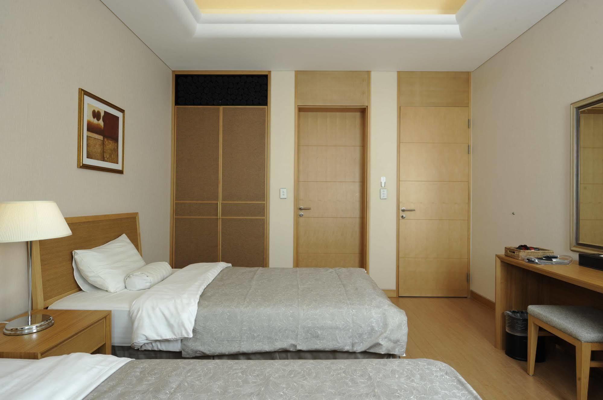 Pineridge Hotel Sokcho Bagian luar foto