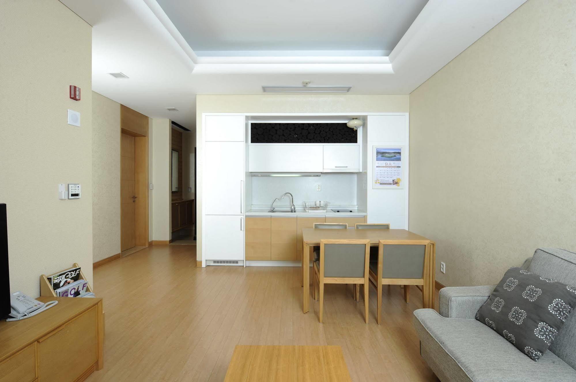 Pineridge Hotel Sokcho Bagian luar foto