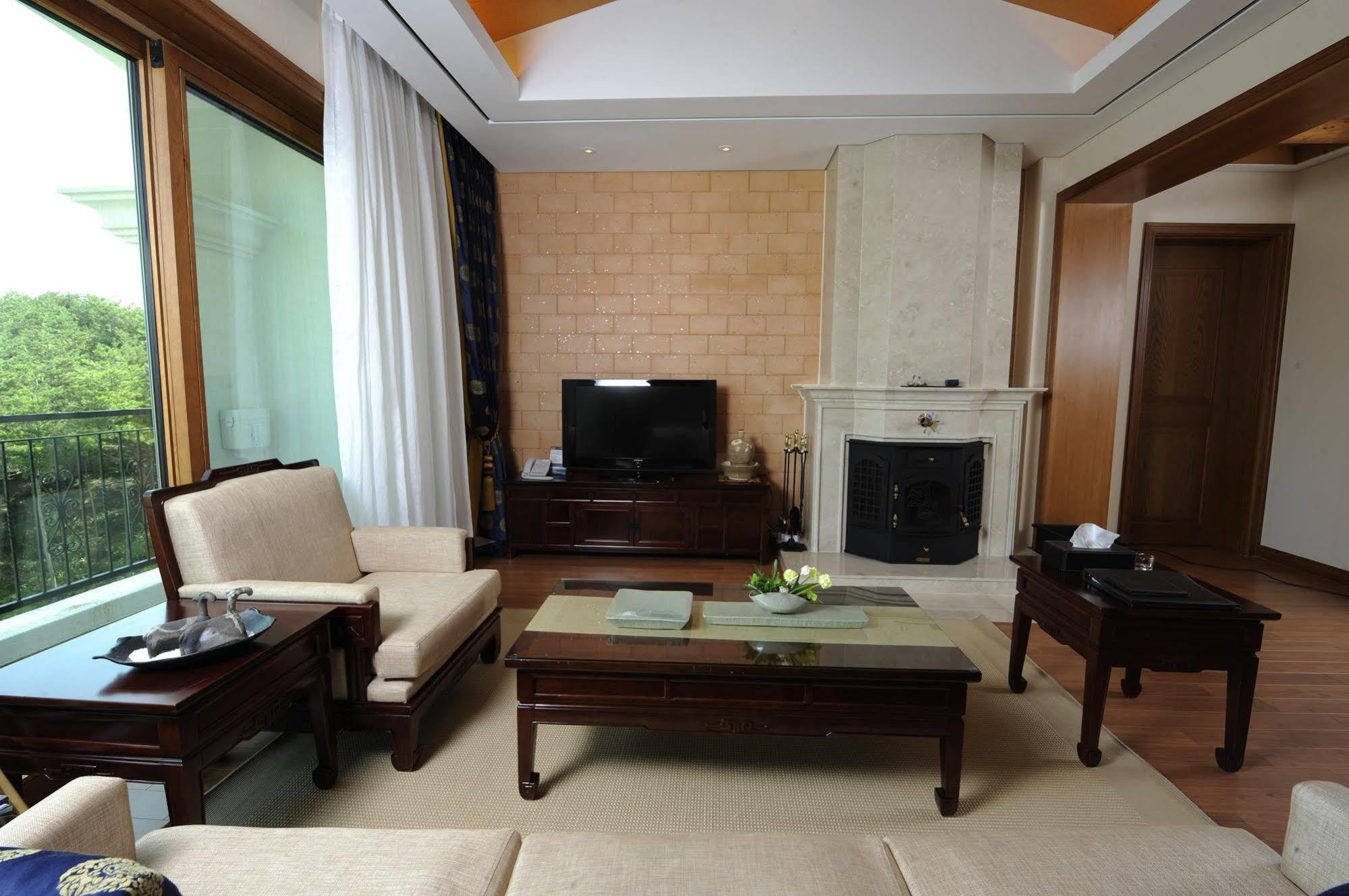 Pineridge Hotel Sokcho Bagian luar foto