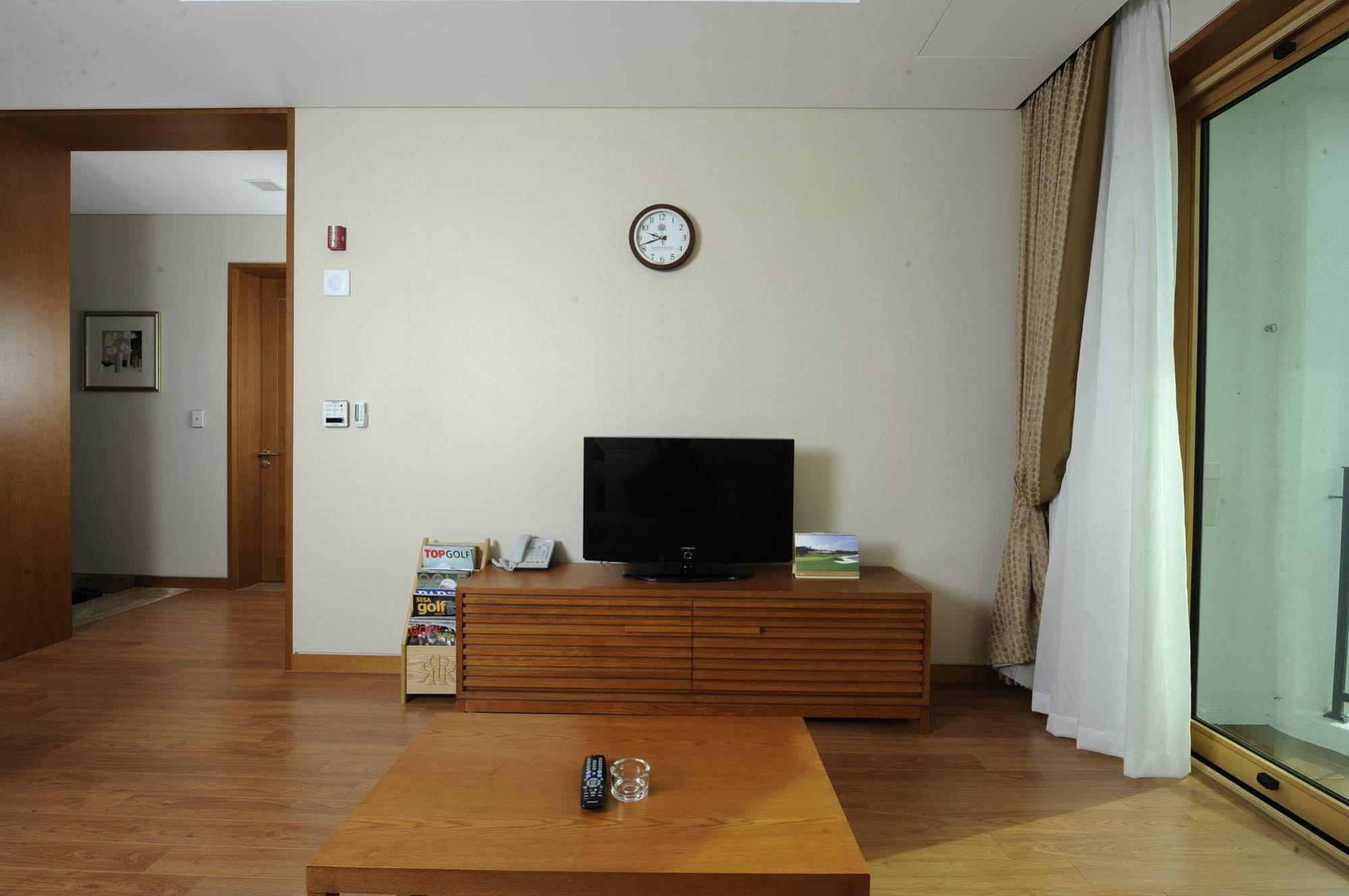 Pineridge Hotel Sokcho Bagian luar foto