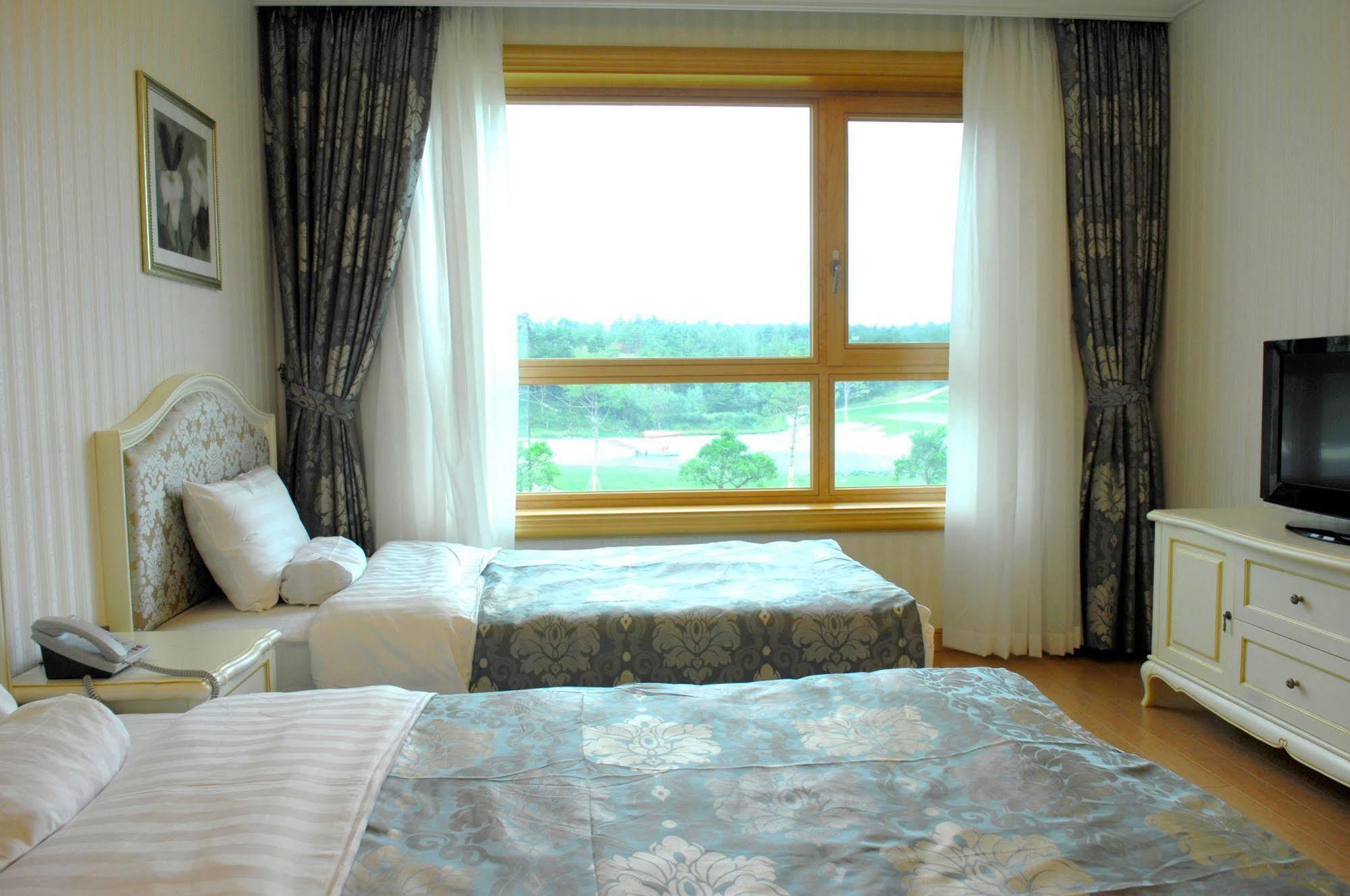 Pineridge Hotel Sokcho Bagian luar foto