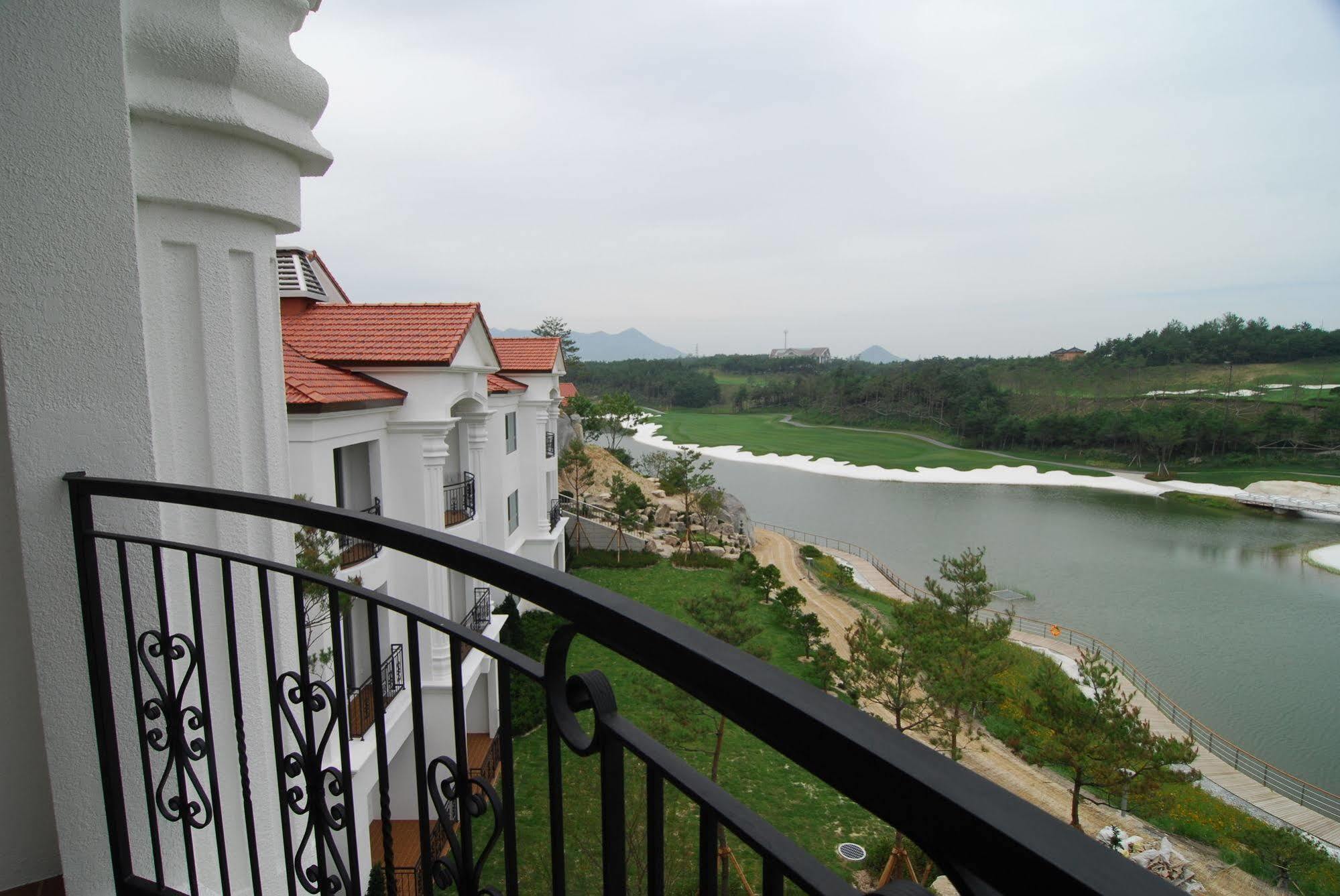 Pineridge Hotel Sokcho Bagian luar foto