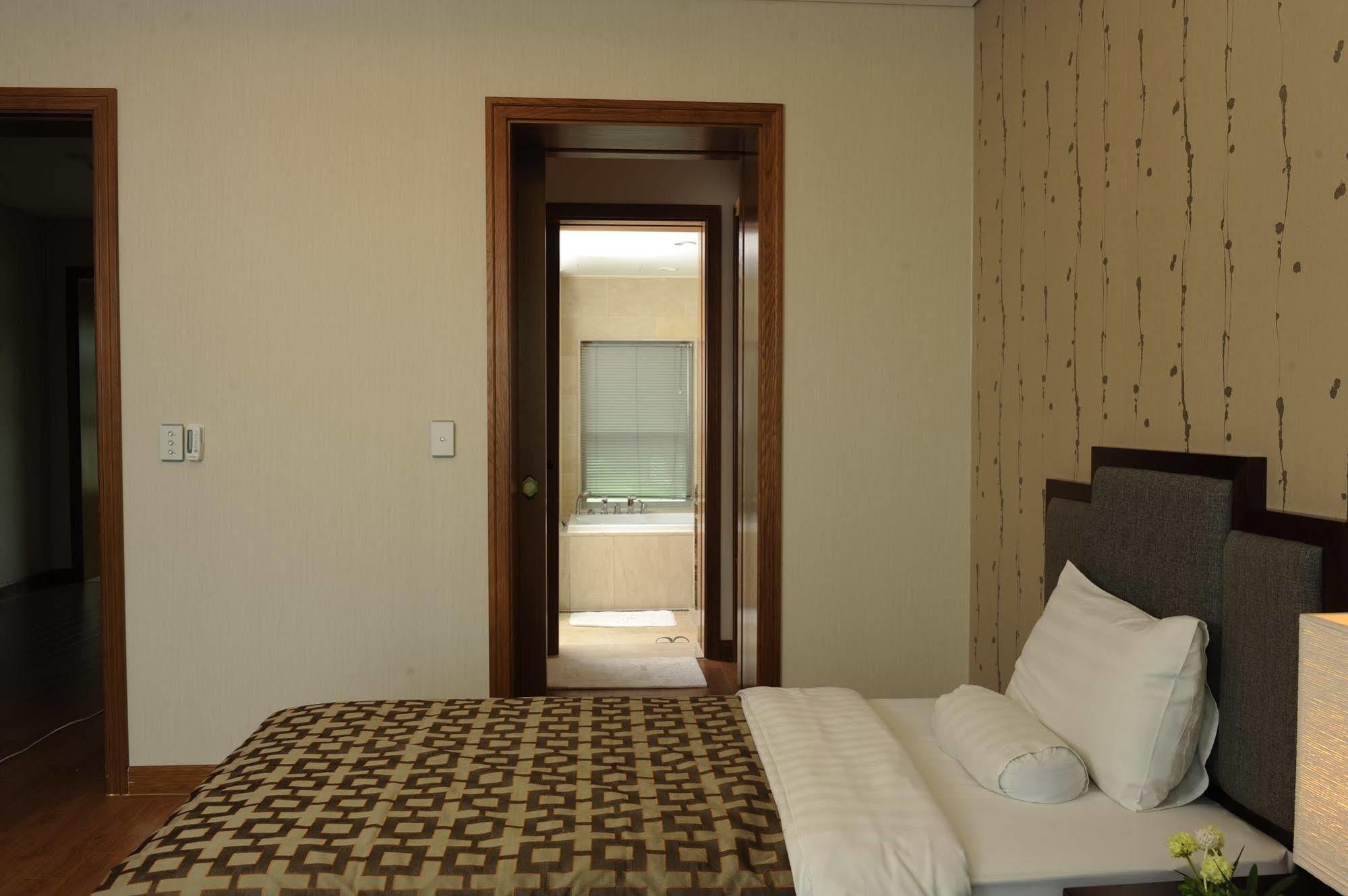 Pineridge Hotel Sokcho Bagian luar foto