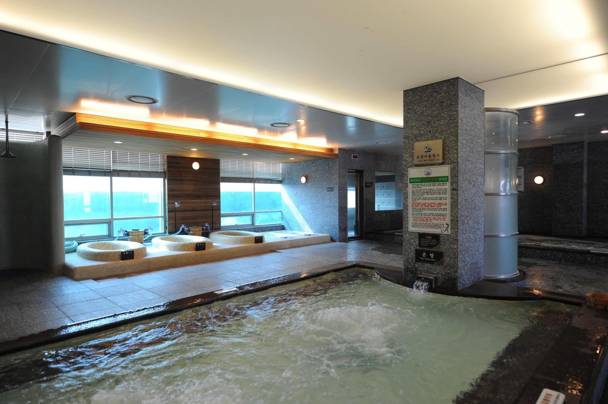 Pineridge Hotel Sokcho Bagian luar foto