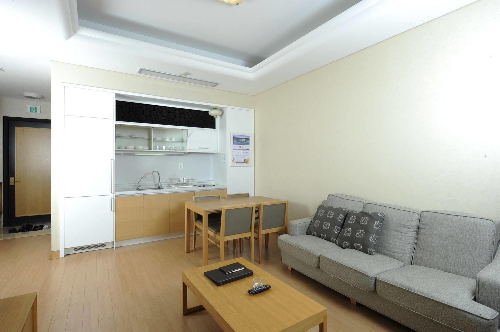 Pineridge Hotel Sokcho Bagian luar foto