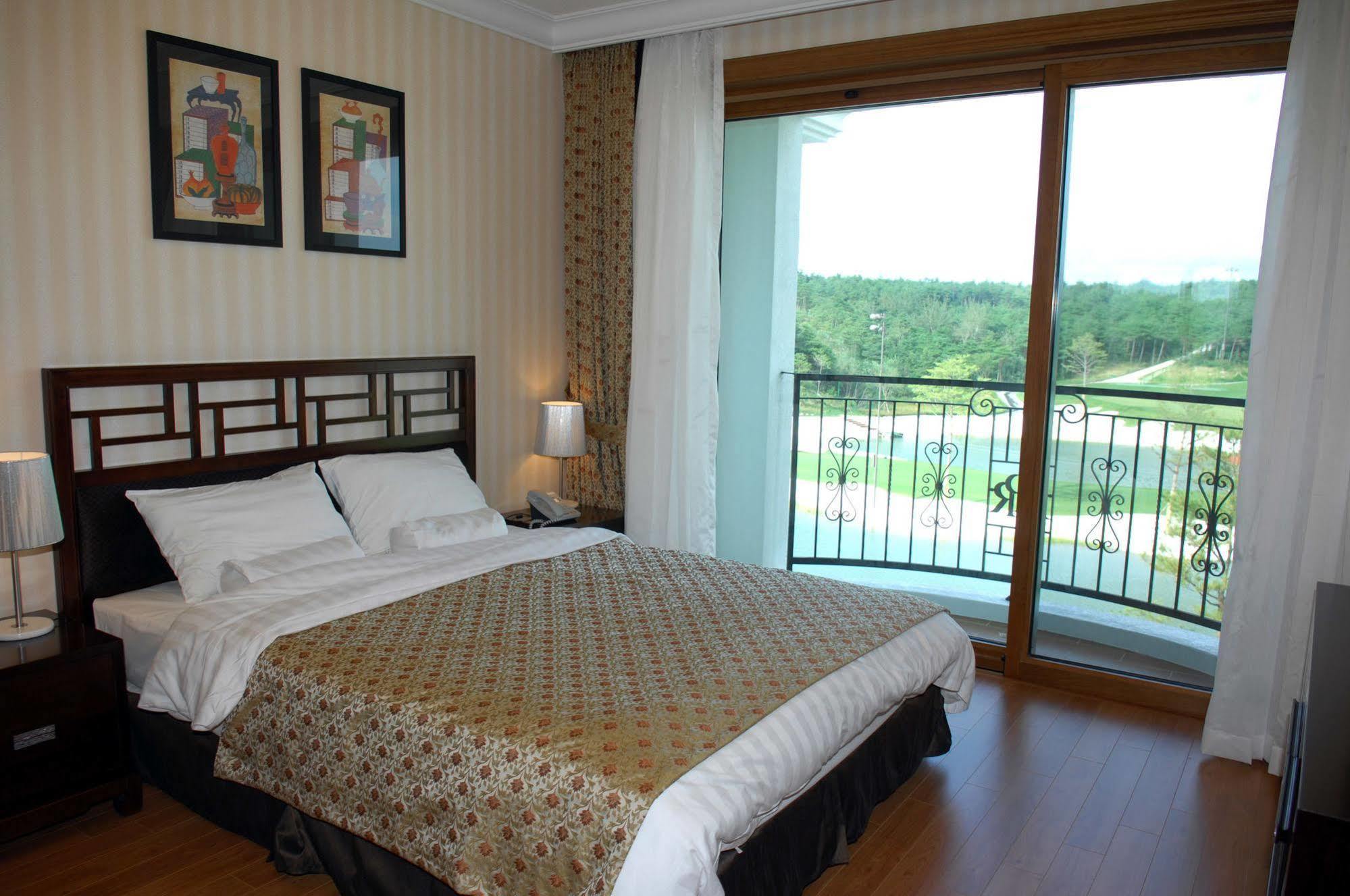 Pineridge Hotel Sokcho Bagian luar foto